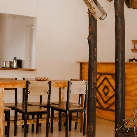 Leeville Guesthouse Kasane Bagian luar foto