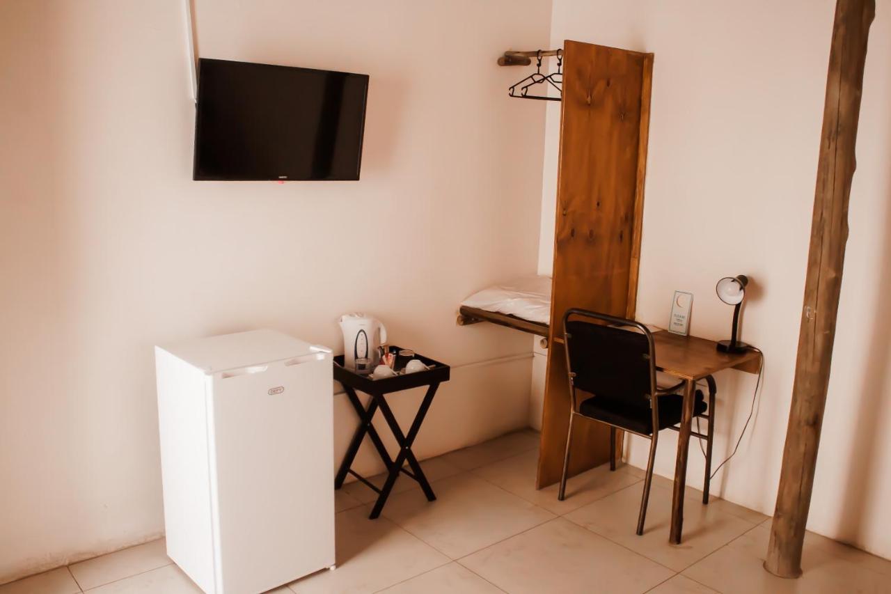 Leeville Guesthouse Kasane Bagian luar foto