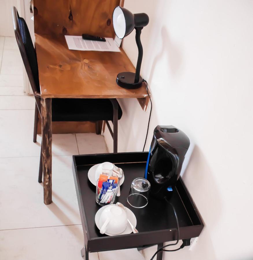 Leeville Guesthouse Kasane Bagian luar foto