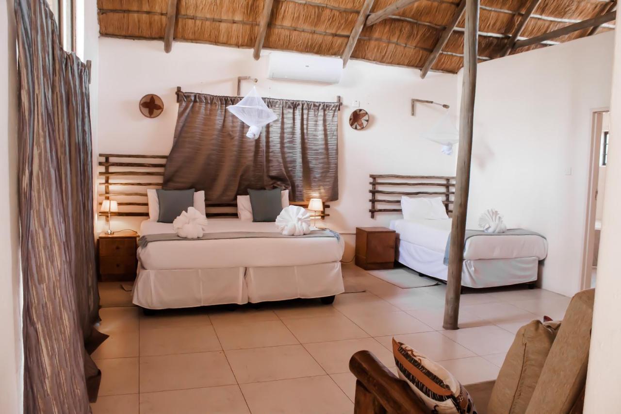 Leeville Guesthouse Kasane Bagian luar foto
