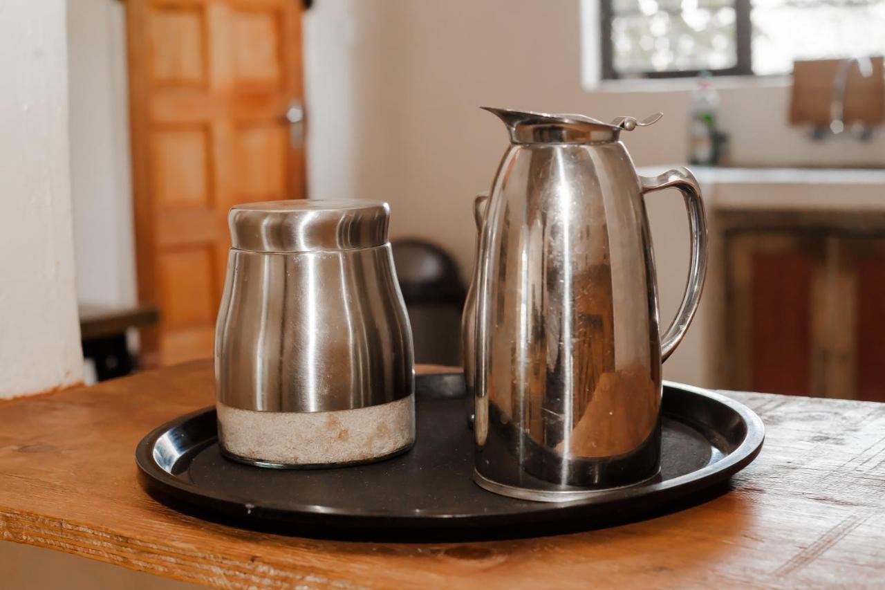Leeville Guesthouse Kasane Bagian luar foto