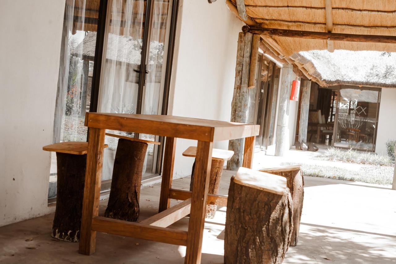 Leeville Guesthouse Kasane Bagian luar foto