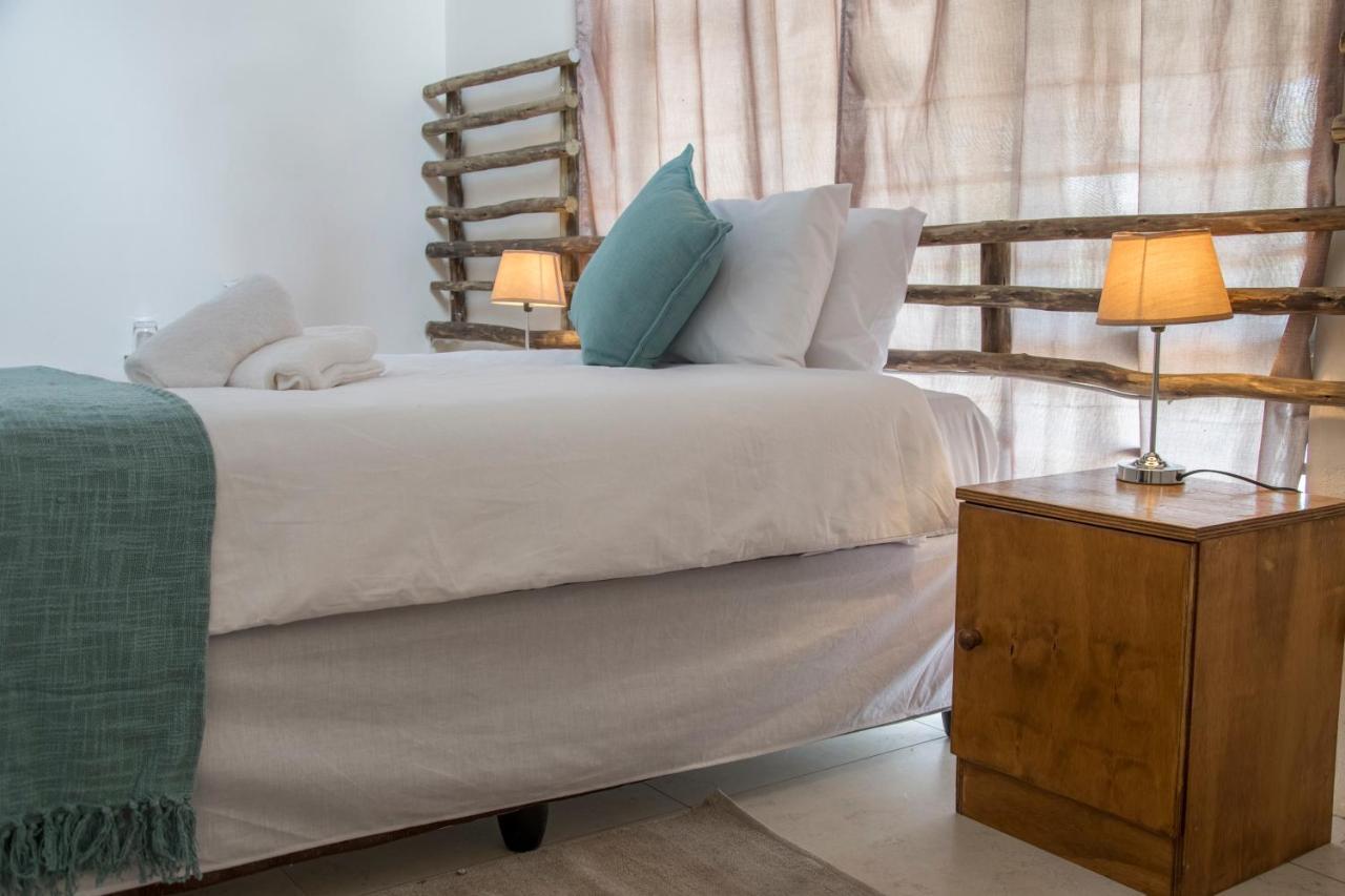 Leeville Guesthouse Kasane Bagian luar foto